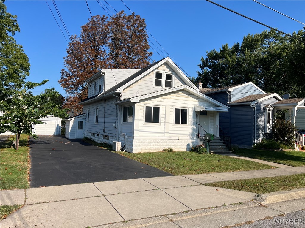 Photo 2 of 44 of 110 Flohr Avenue house