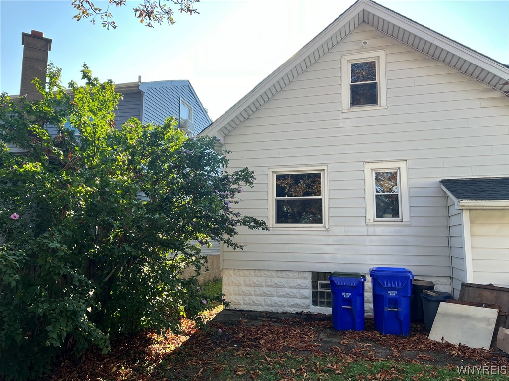 Photo 6 of 44 of 110 Flohr Avenue house