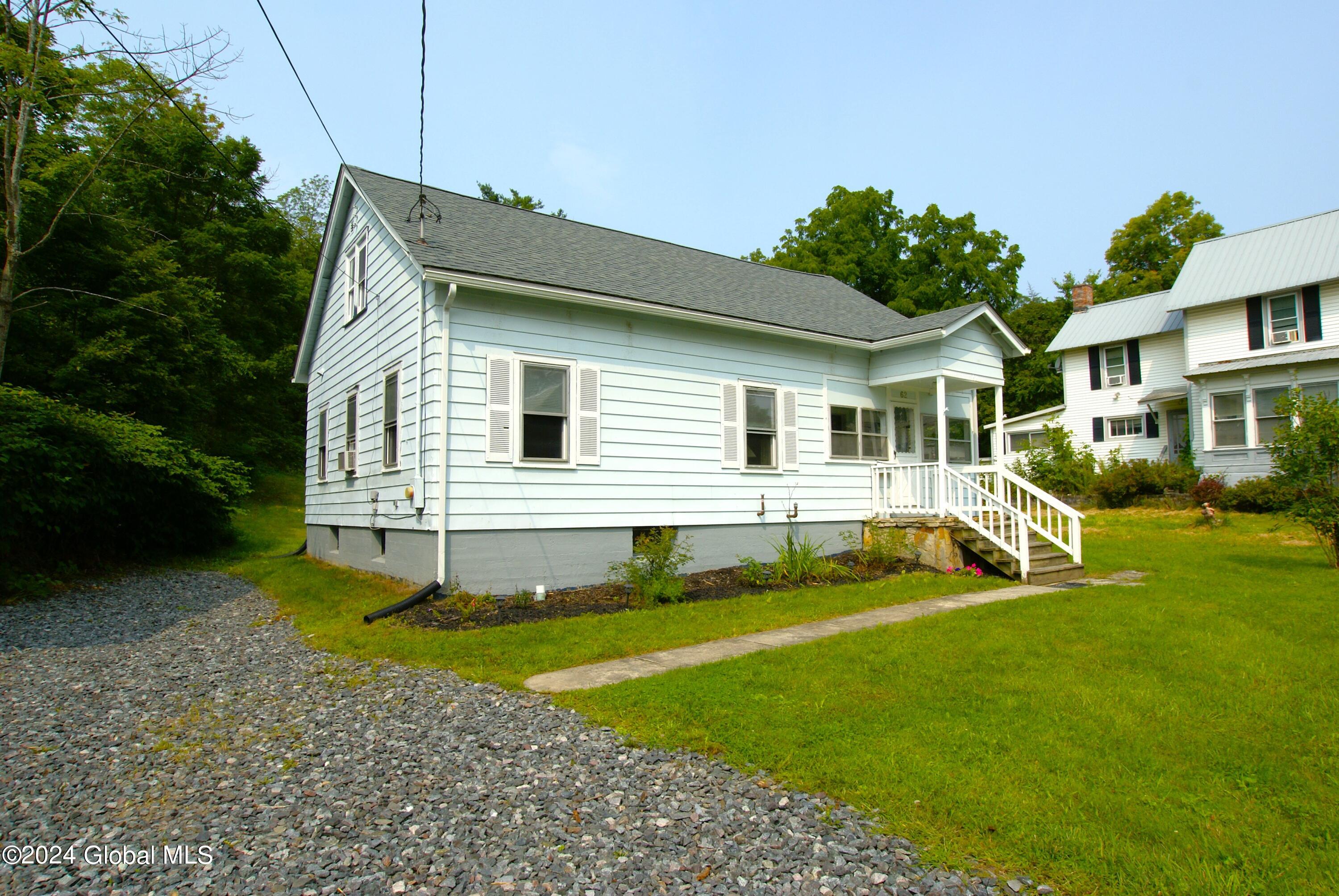 Photo 1 of 28 of 62 Saunders Street house