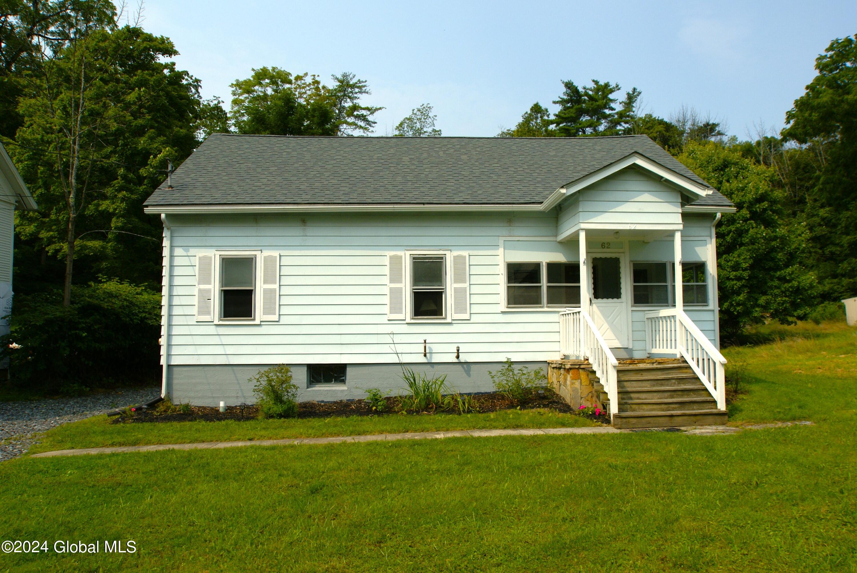 Photo 2 of 28 of 62 Saunders Street house