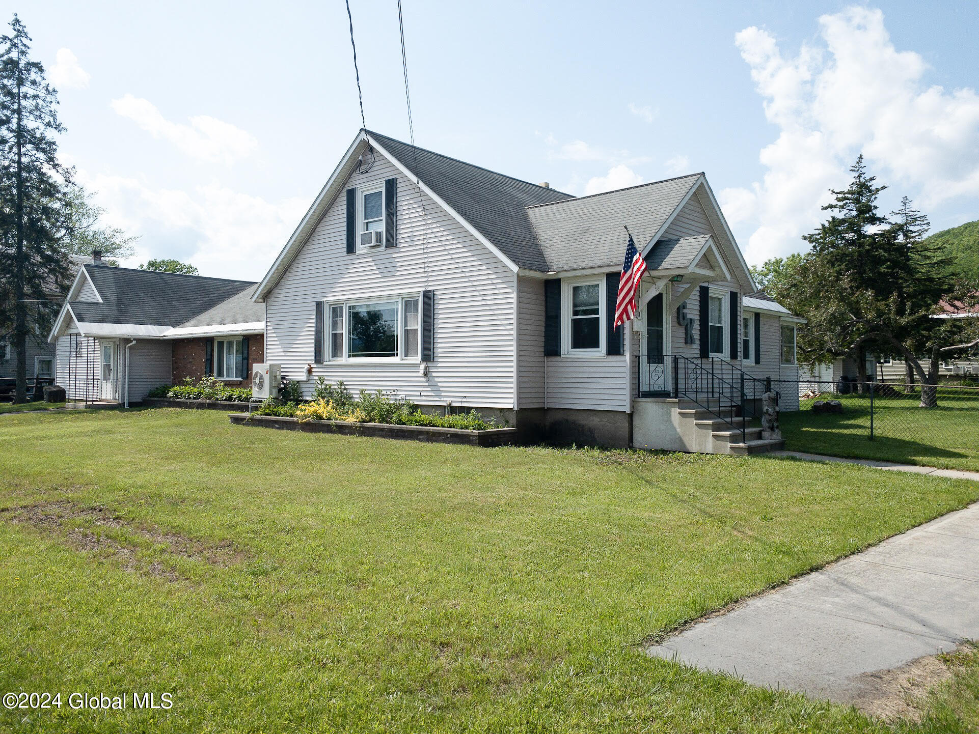 Photo 1 of 39 of 16 Pauline Street house