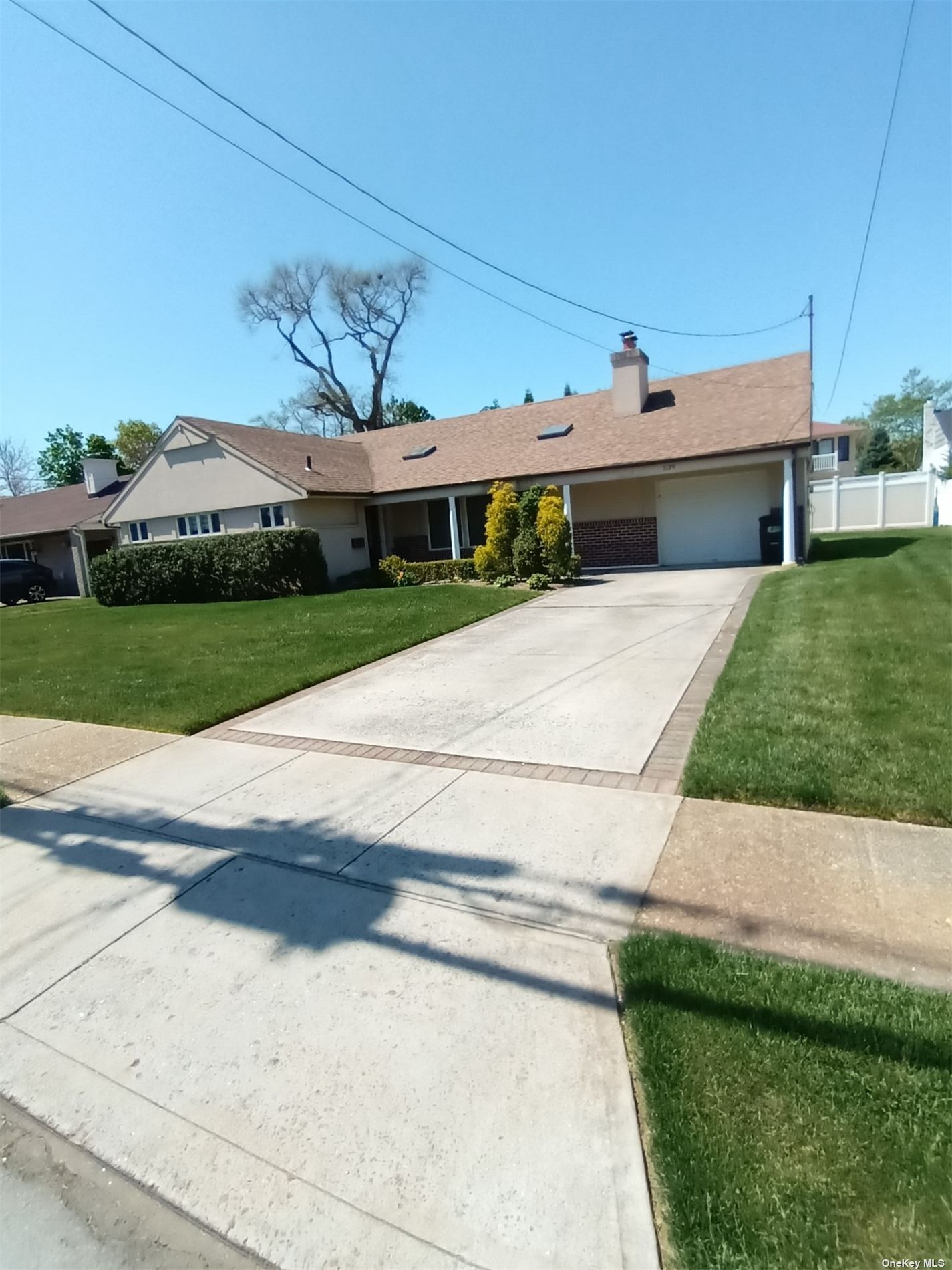 Photo 4 of 16 of 539 Derby Avenue house