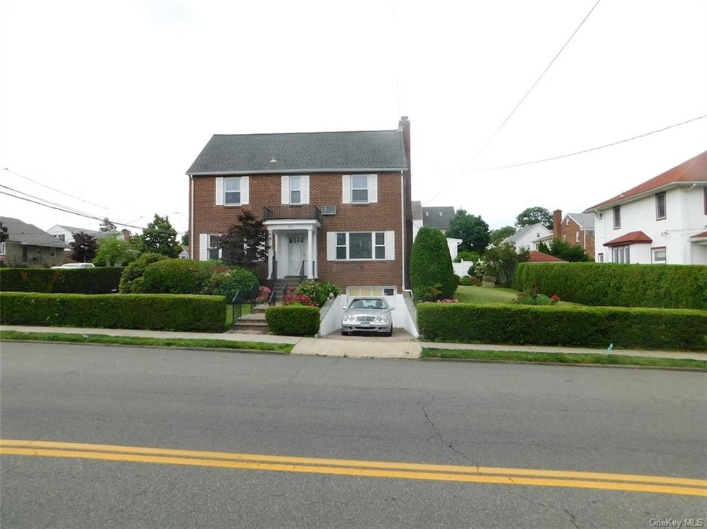 Photo 2 of 23 of 282 Saint Johns Avenue house