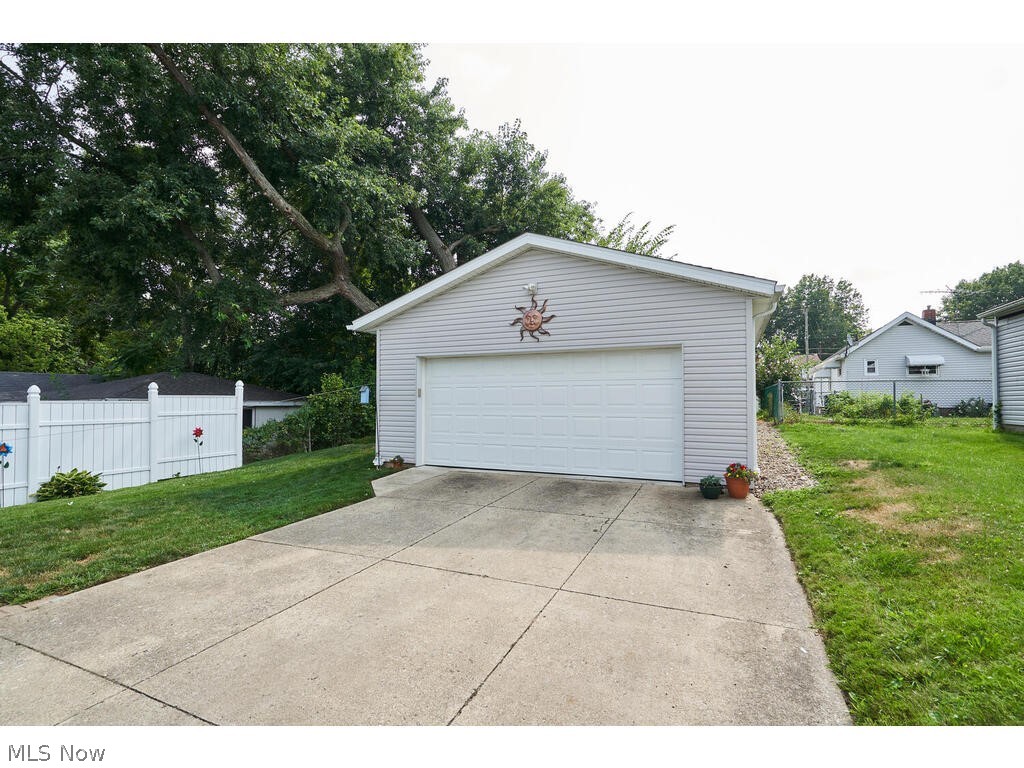 Photo 19 of 22 of 323 Ripley Avenue house