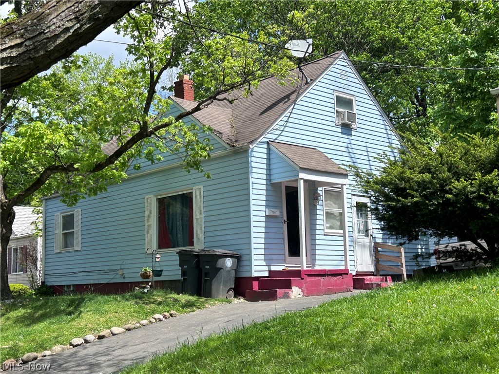 Photo 2 of 12 of 1299 Orlando Avenue house