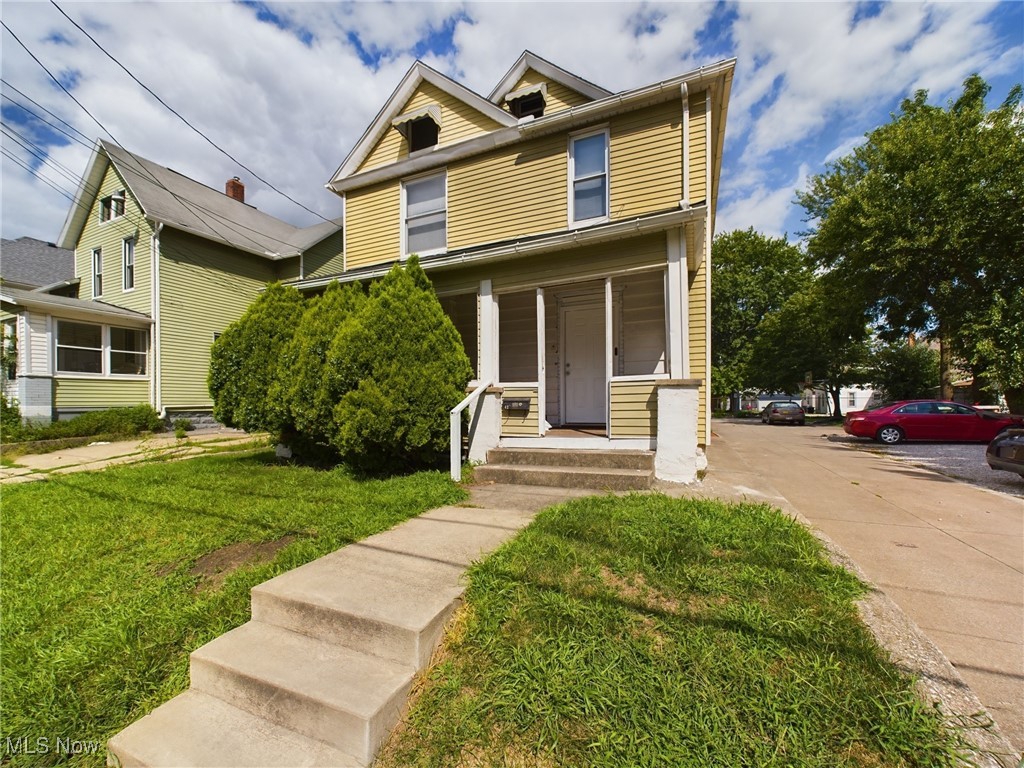 Photo 1 of 44 of 427 Allyn Street house