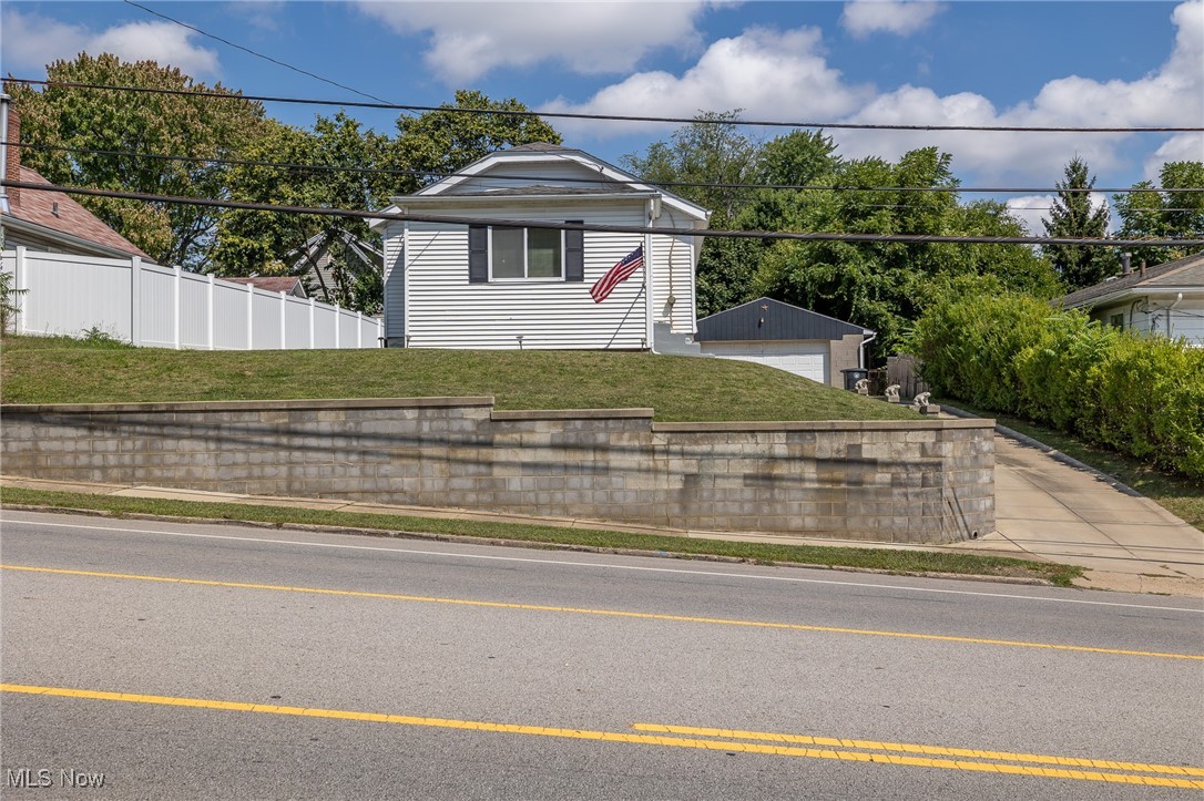 Photo 1 of 30 of 397 W Waterloo Road house