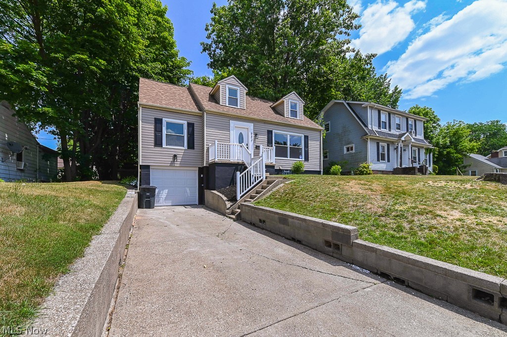 Photo 3 of 10 of 683 Greenwood Avenue house