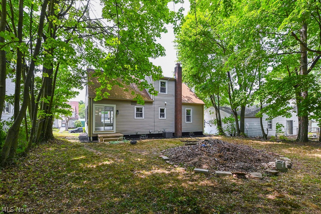 Photo 5 of 10 of 683 Greenwood Avenue house