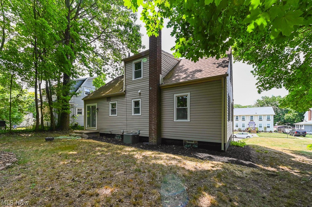 Photo 6 of 10 of 683 Greenwood Avenue house