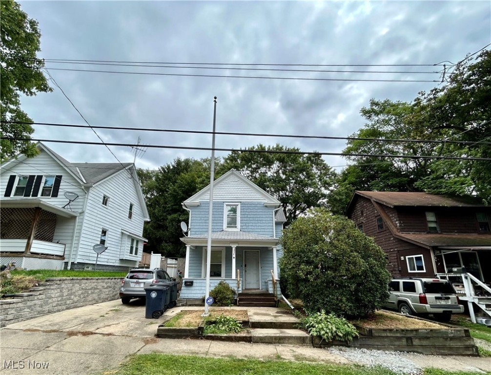 Photo 1 of 28 of 975 Collinwood Avenue house