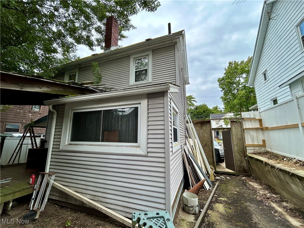 Photo 6 of 28 of 975 Collinwood Avenue house