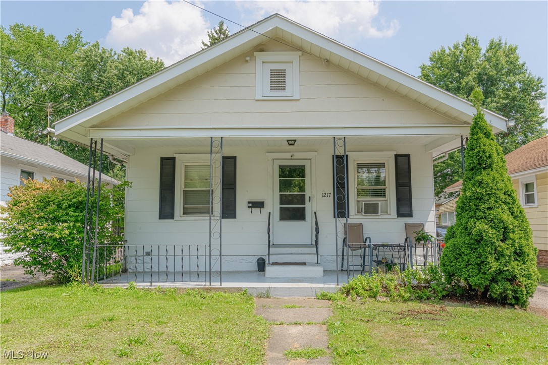 Photo 1 of 32 of 1217 Dietz Avenue house