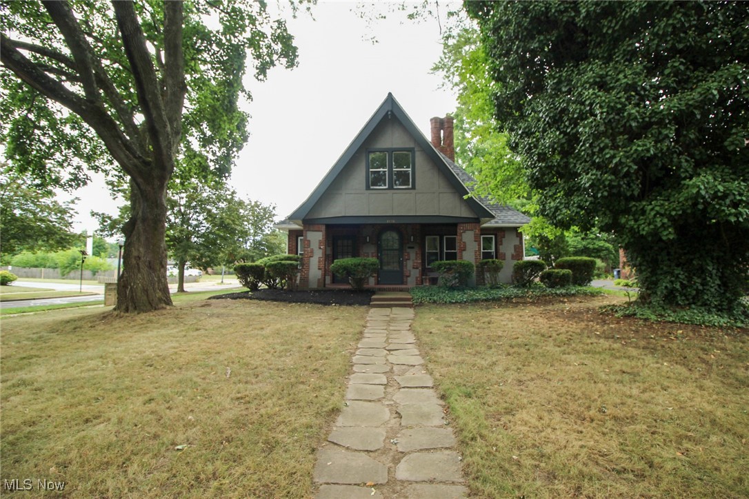 Photo 3 of 46 of 1120 Delia Avenue house