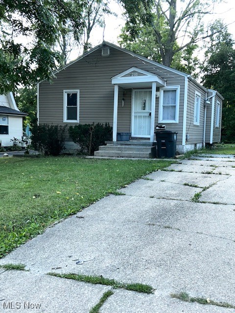 Photo 2 of 12 of 1200 Winton Avenue house