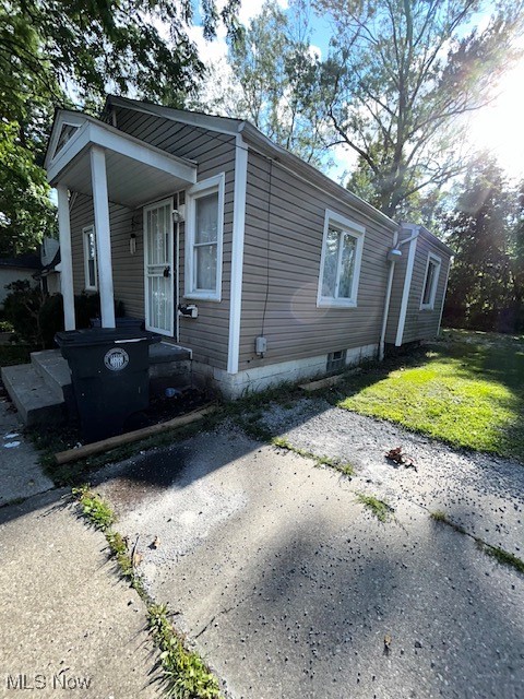 Photo 3 of 12 of 1200 Winton Avenue house