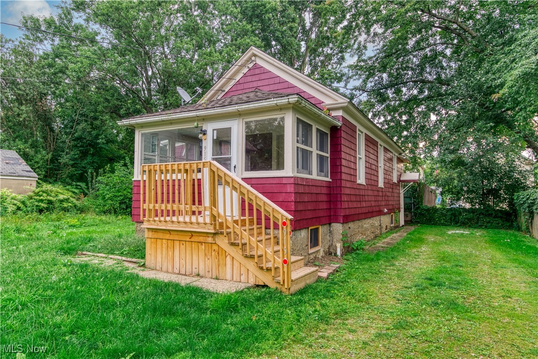 Photo 1 of 18 of 915 Beardsley Street house