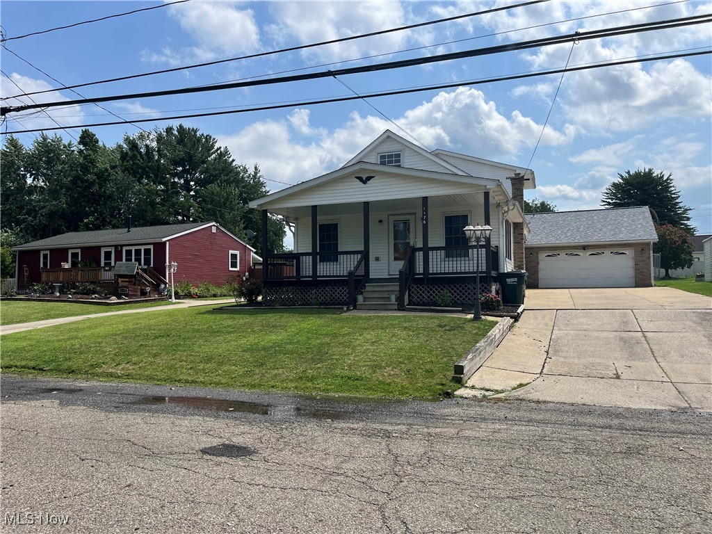 Photo 2 of 33 of 1176 Benton Avenue house