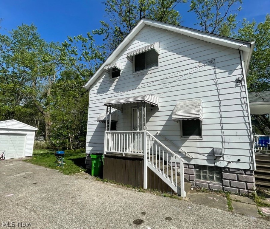 Photo 3 of 16 of 75 Dewhurst Avenue house