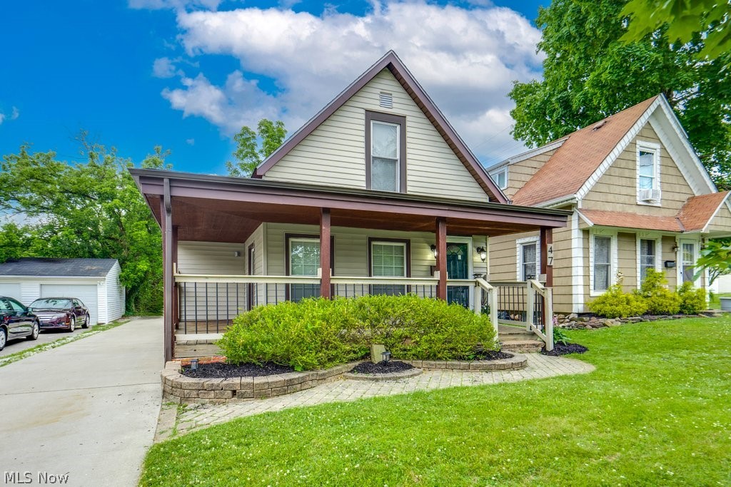 Photo 3 of 31 of 47 Woodrow Avenue house