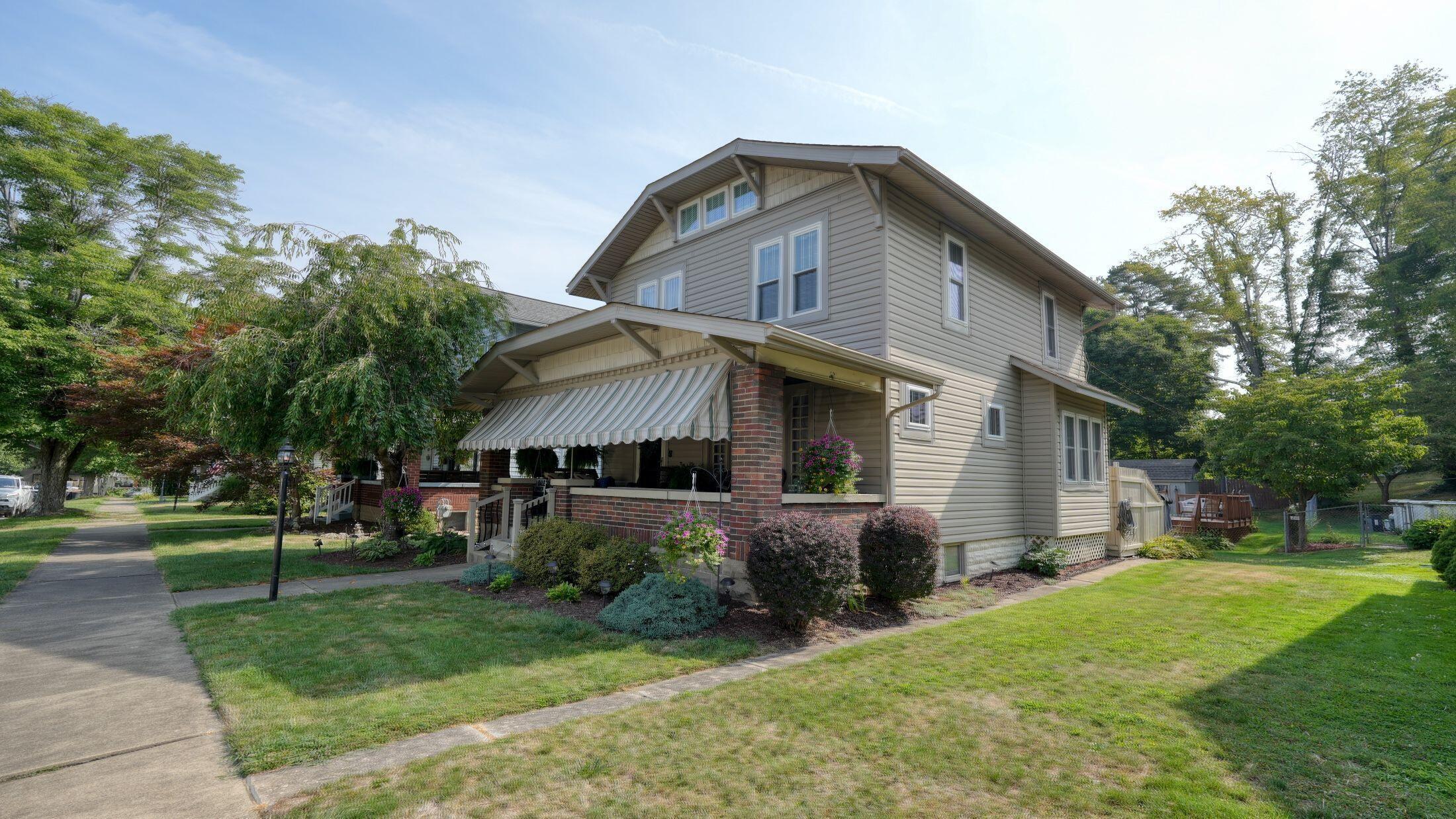 Photo 5 of 49 of 620 N 9th Street house