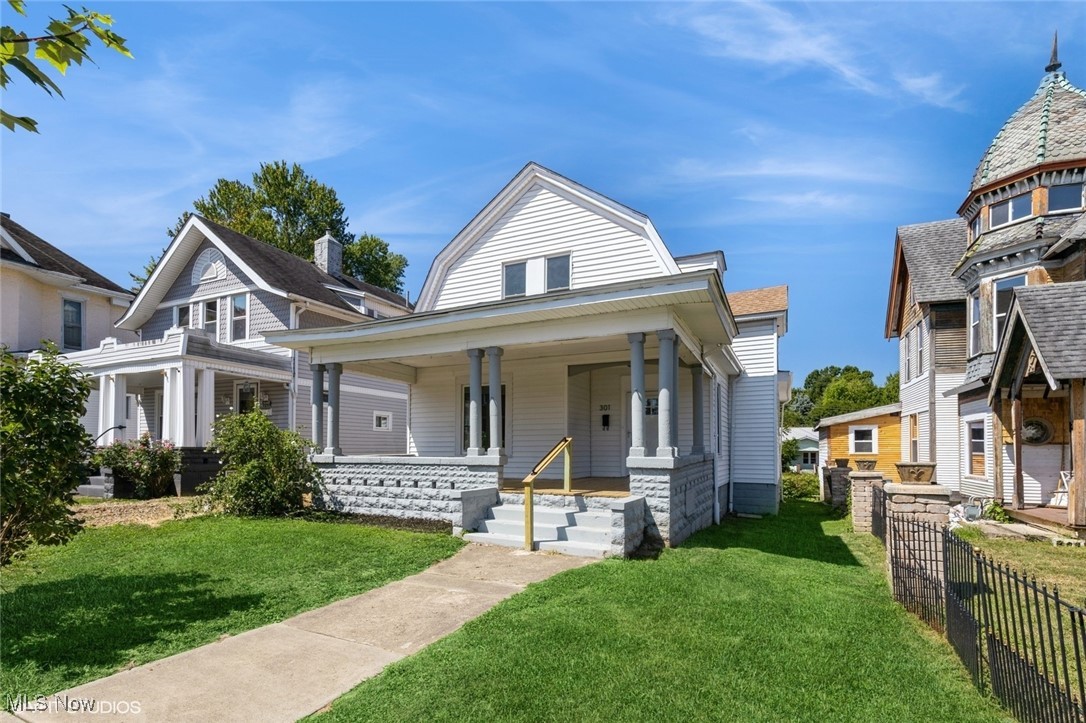 Photo 1 of 14 of 301 N 7th Street house