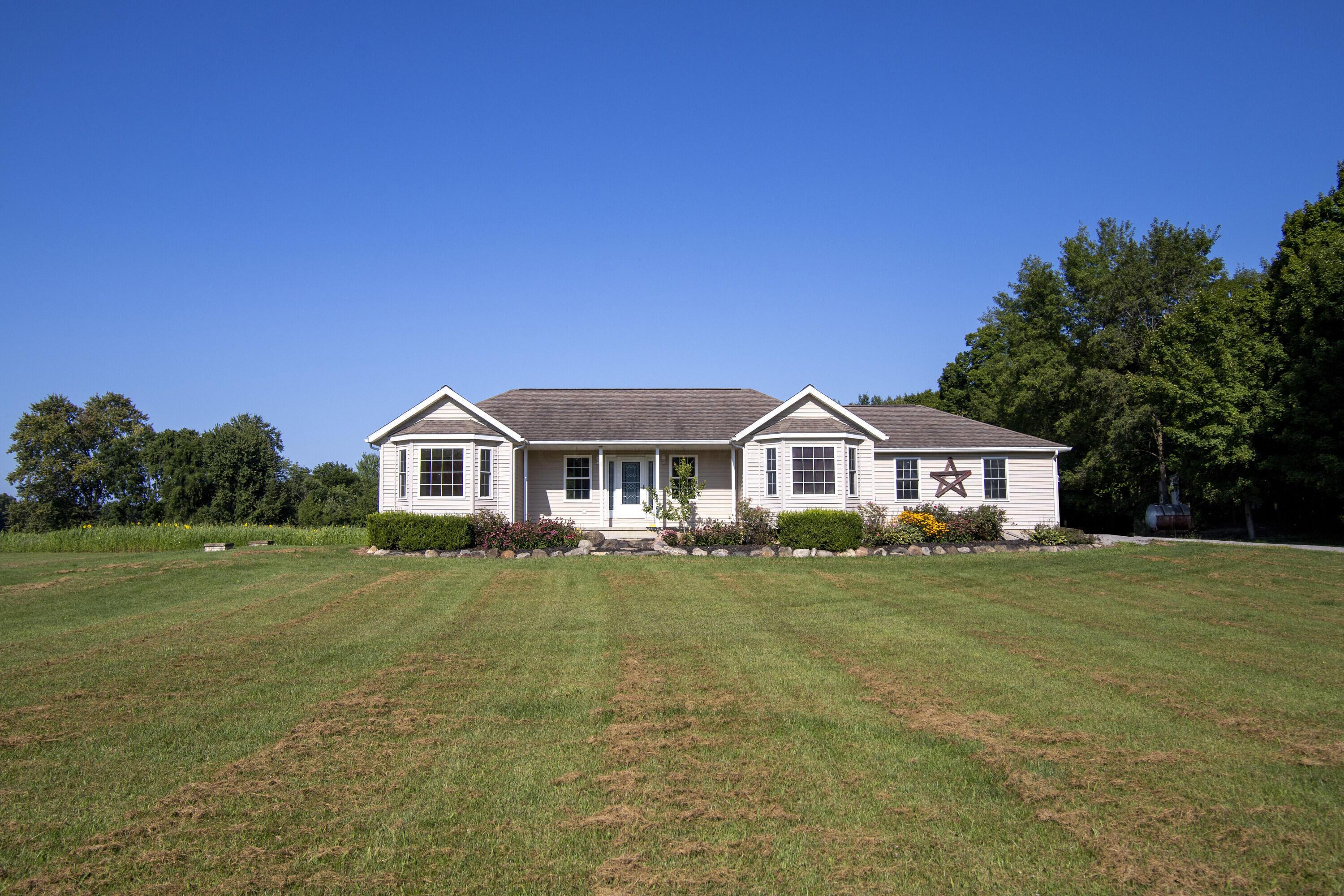 Photo 2 of 44 of 2600 County Road 186 house