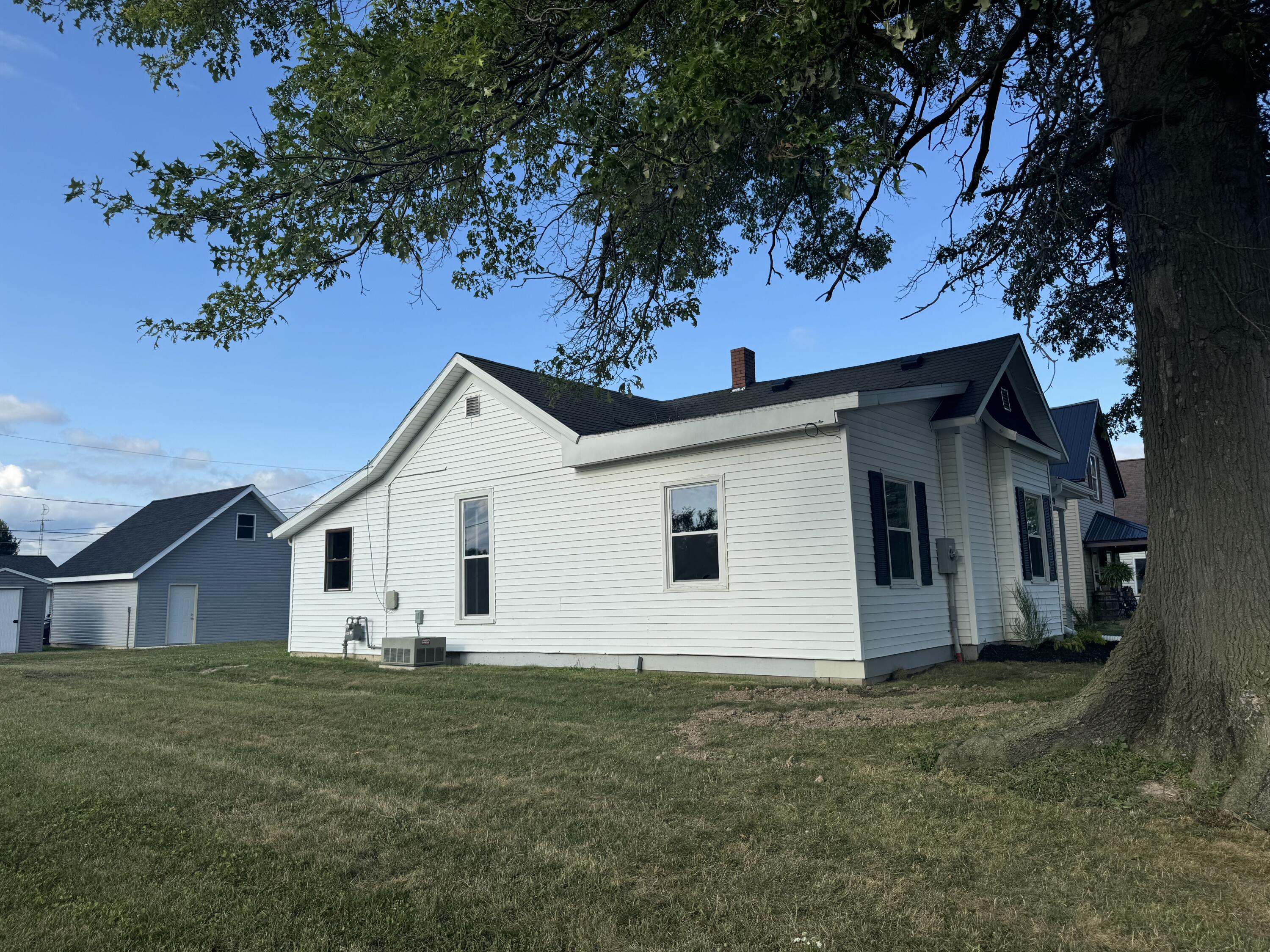 Photo 2 of 19 of 629 West Wayne Street house