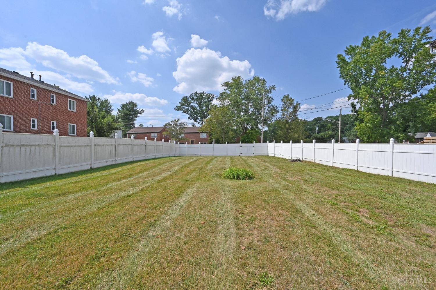 Photo 4 of 13 of 1508 Beth Lane multi-family property