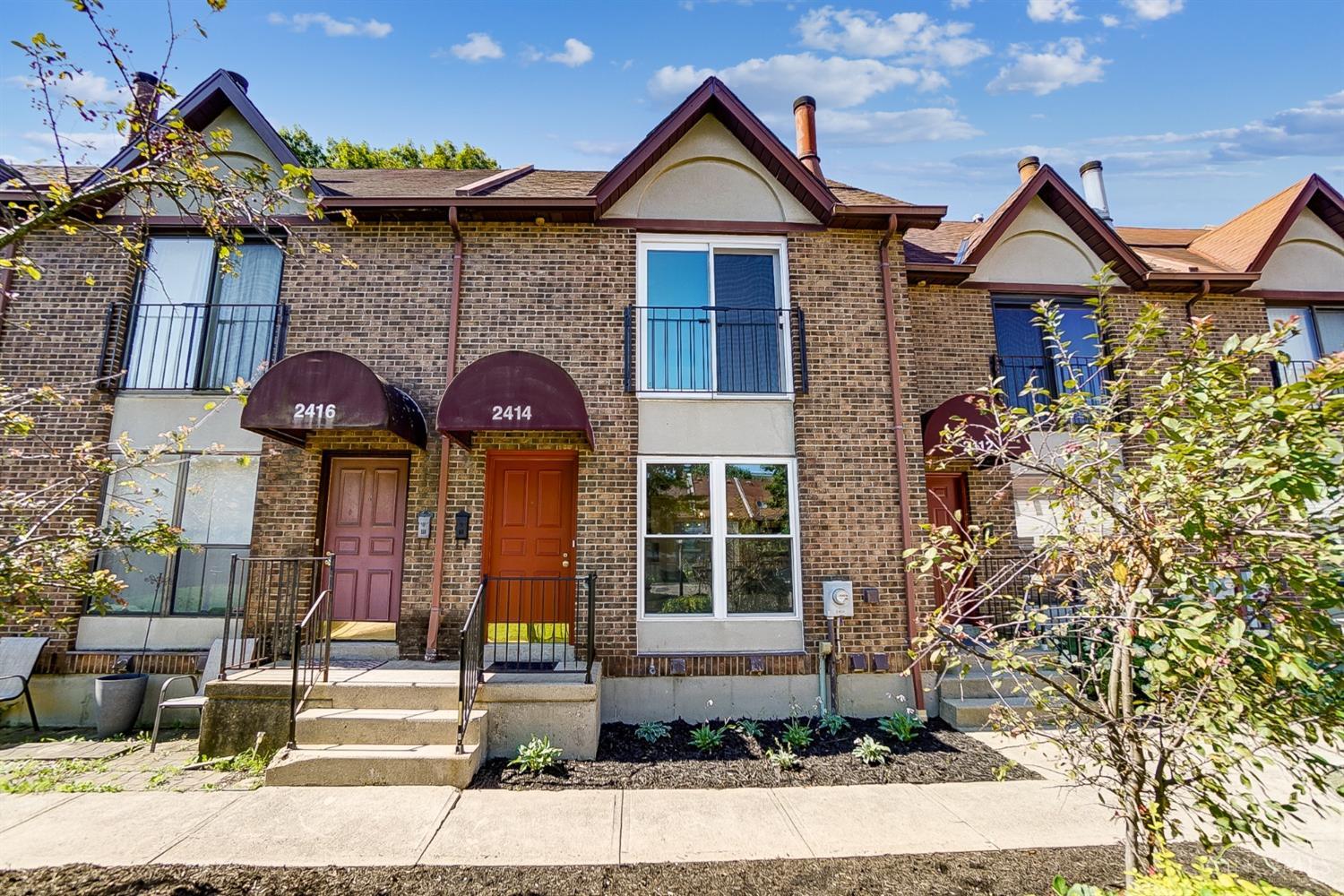 Photo 3 of 29 of 2414 Grandview Avenue townhome