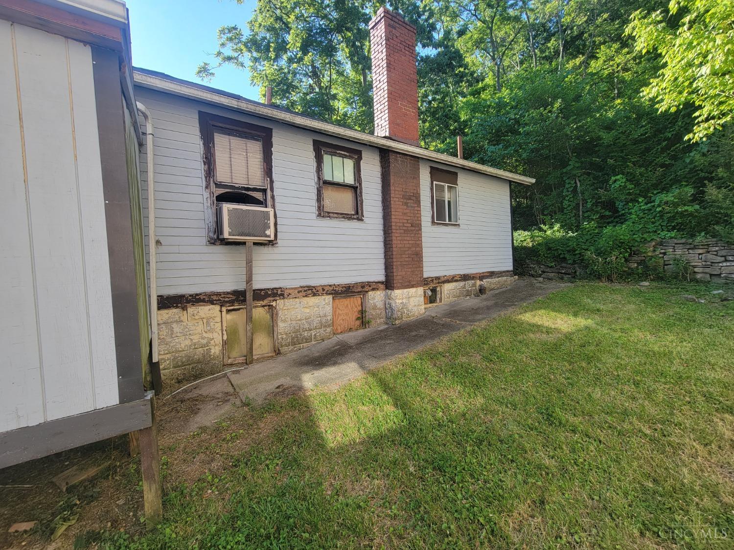 Photo 3 of 4 of 960 Delhi Avenue house