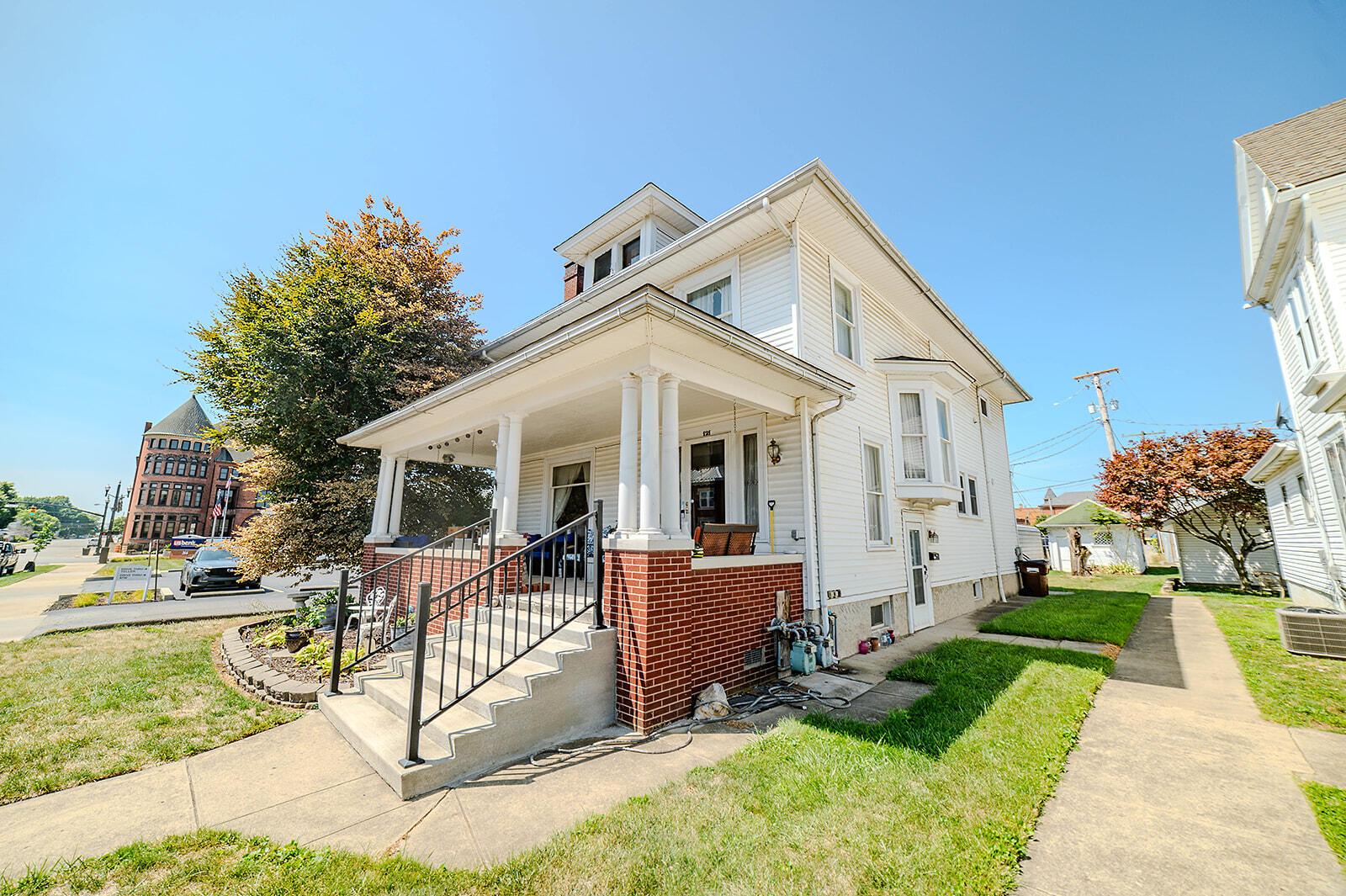 Photo 2 of 12 of 121 N Pickaway Street house