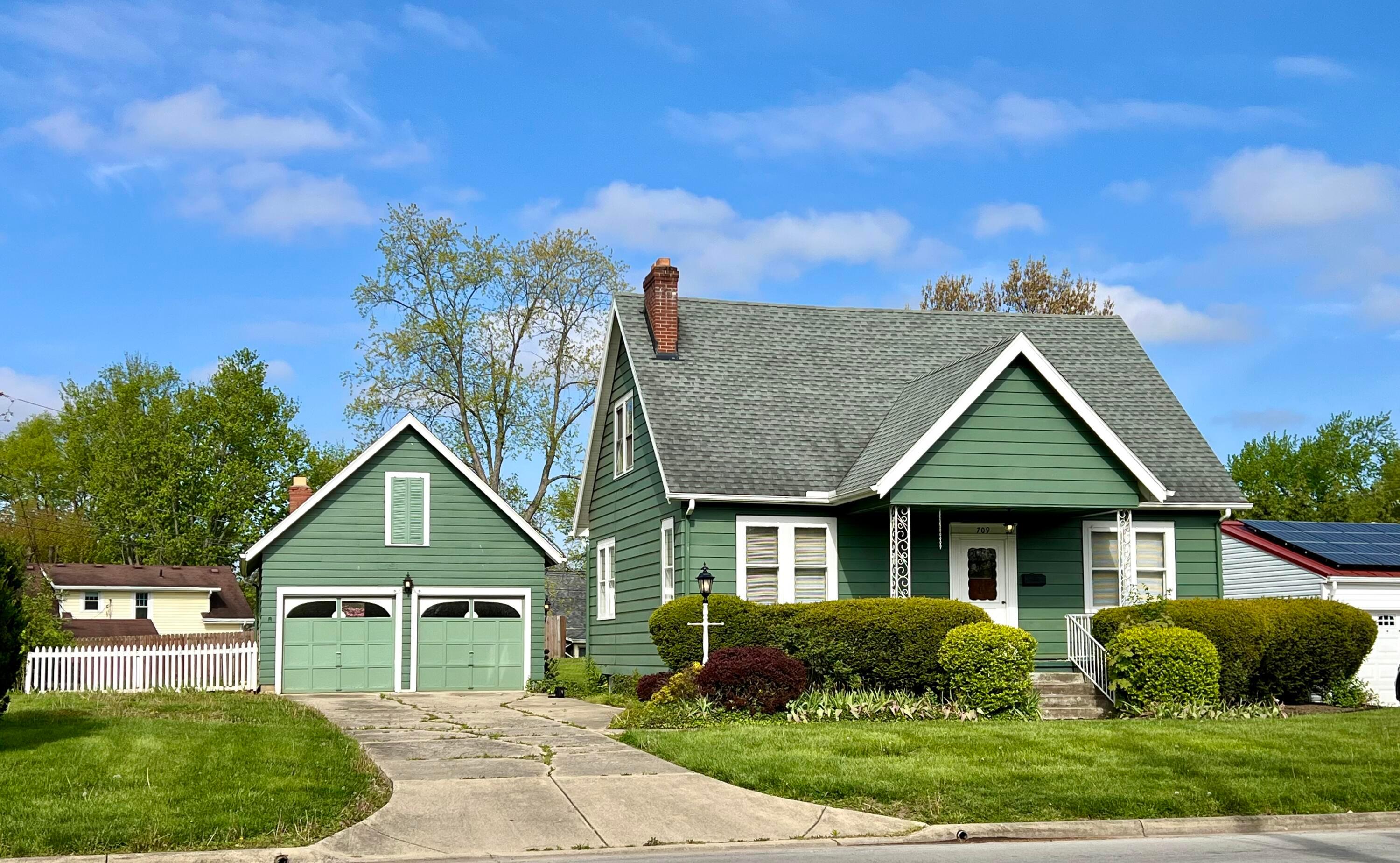 Photo 1 of 48 of 709 N Pickaway Street house