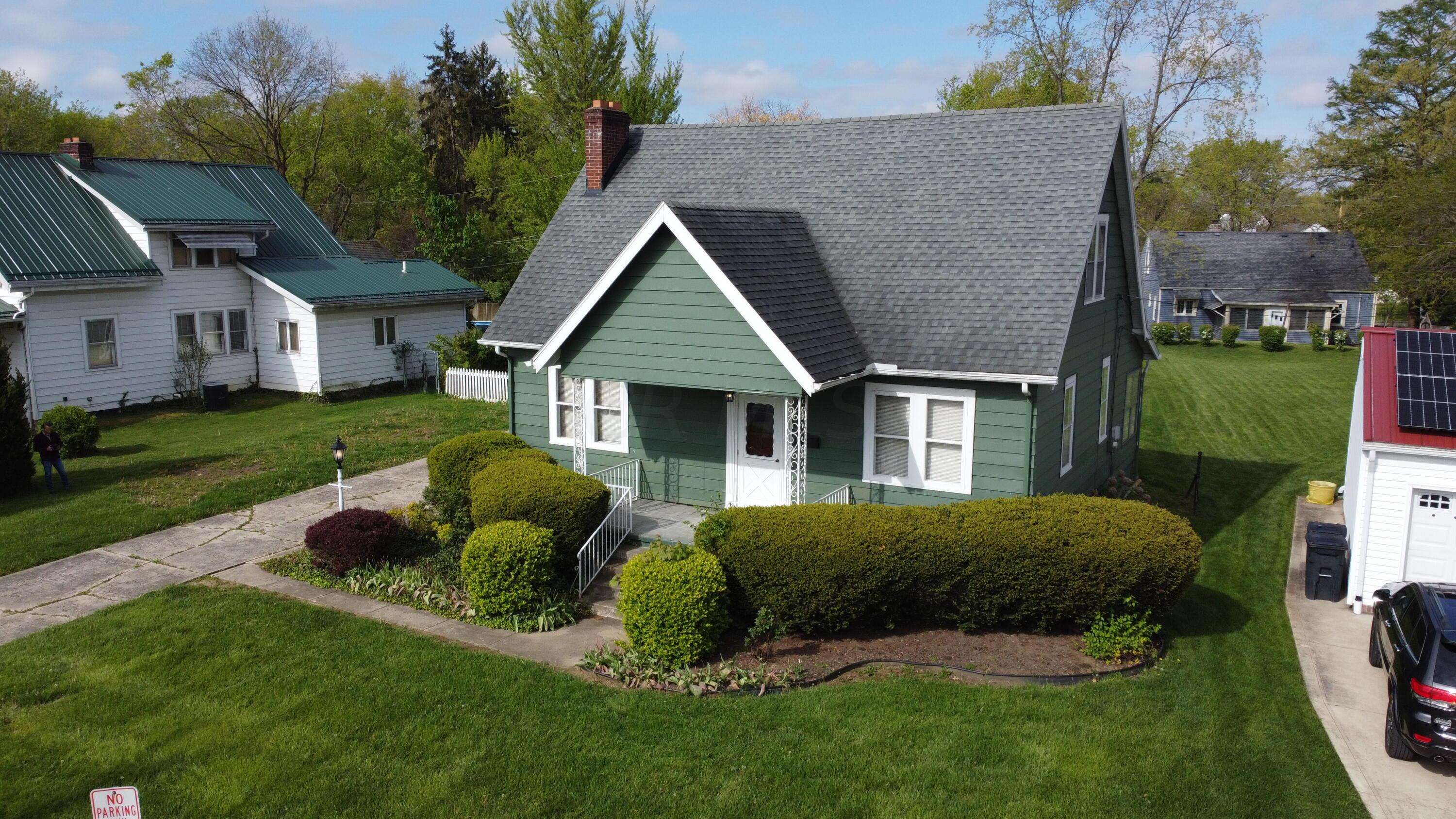 Photo 3 of 48 of 709 N Pickaway Street house