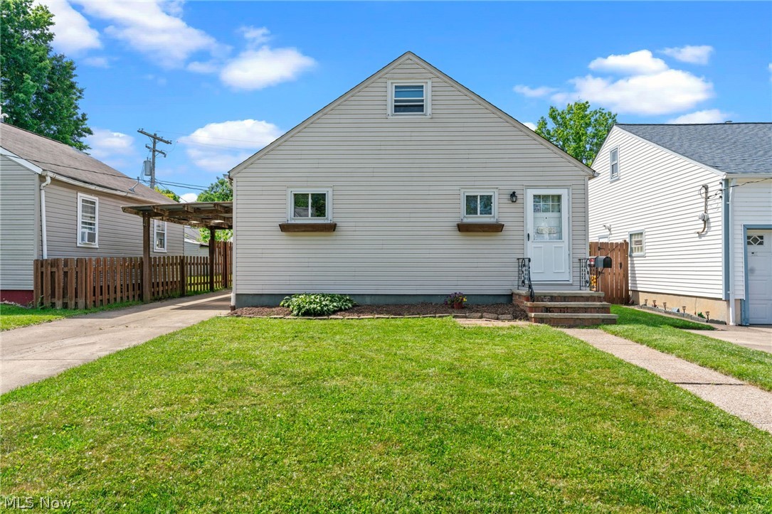 Photo 1 of 28 of 18321 Rockland Avenue house