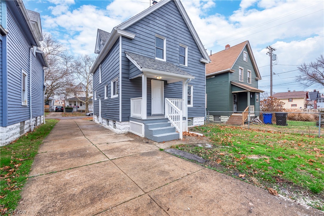 Photo 5 of 41 of 3029 W 103rd Street house