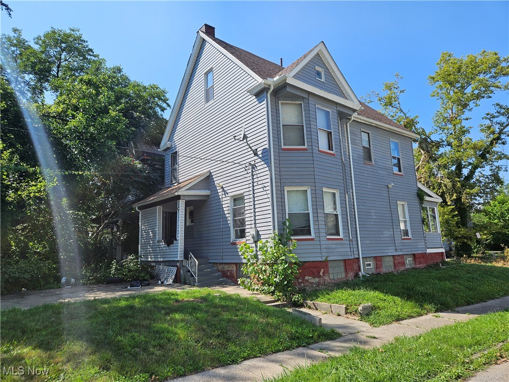 Photo 2 of 15 of 14216 Northfield Avenue house