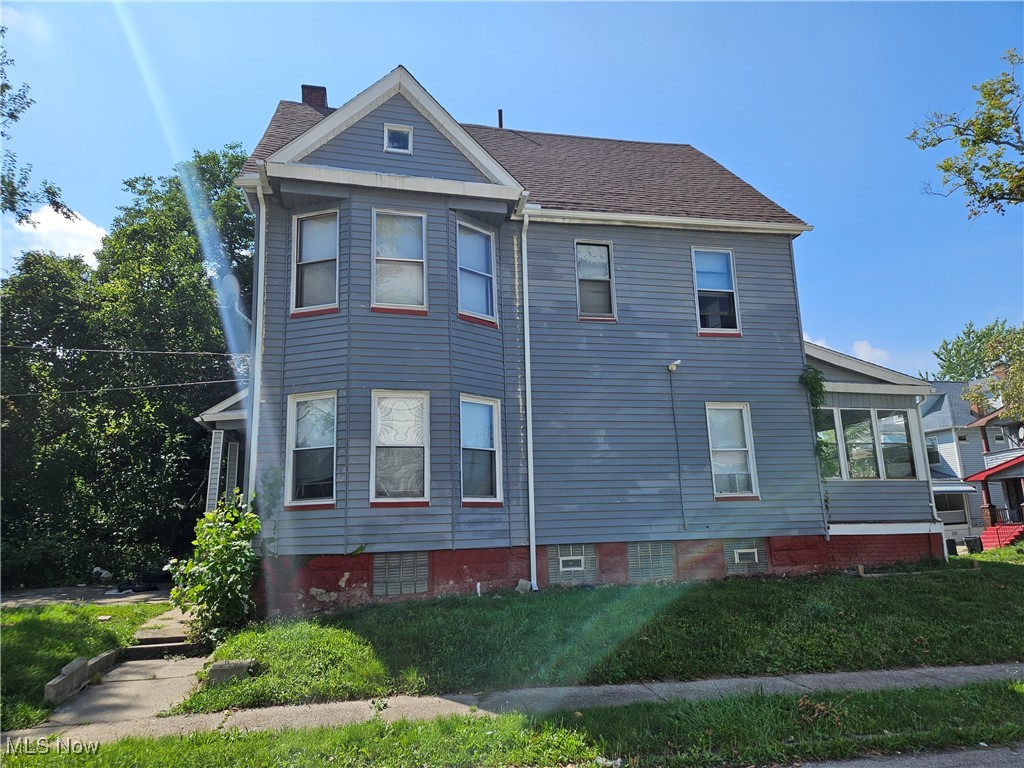 Photo 3 of 15 of 14216 Northfield Avenue house