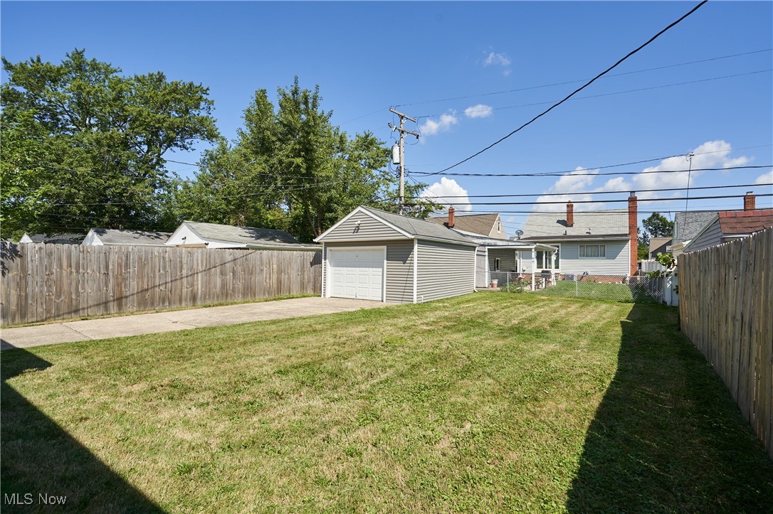 Photo 16 of 18 of 15517 Maplewood Avenue house