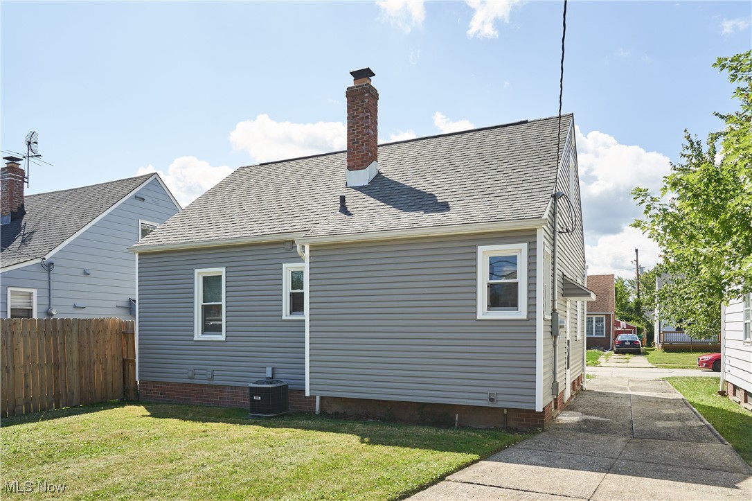 Photo 17 of 18 of 15517 Maplewood Avenue house