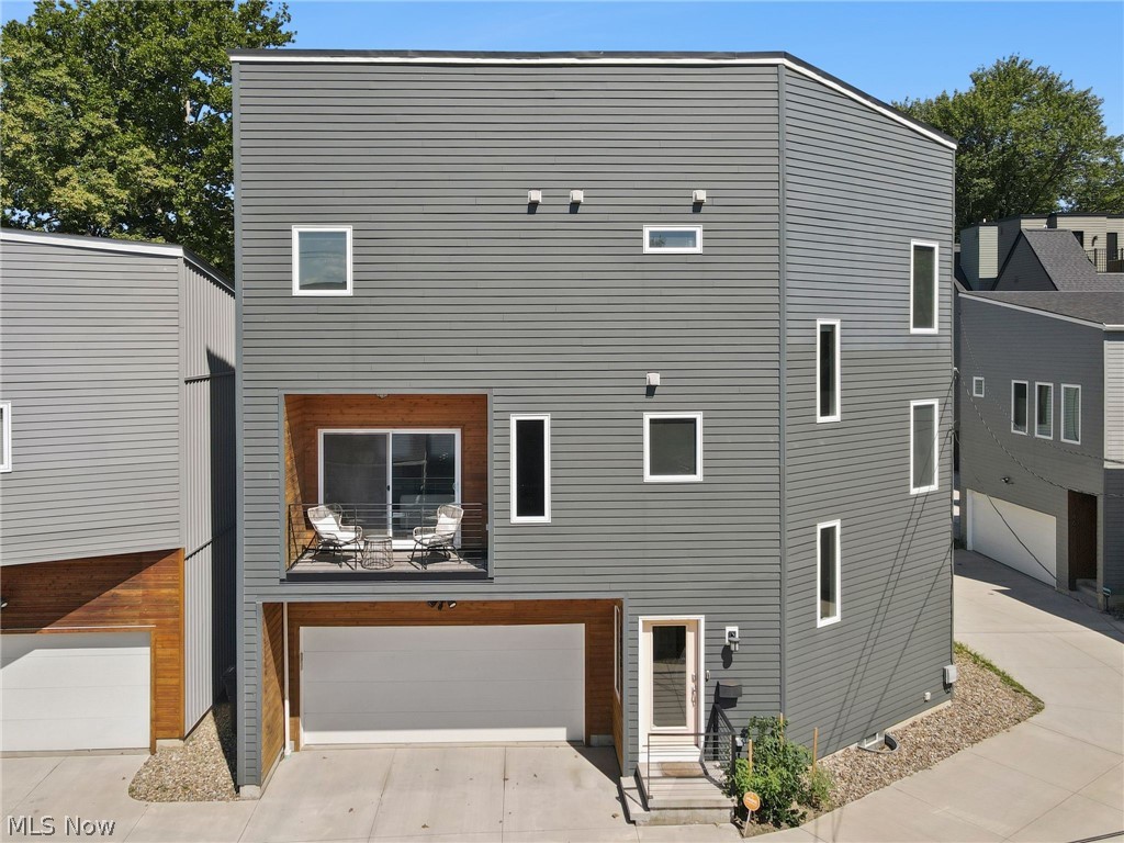 Photo 1 of 42 of 2475 Tremont Avenue townhome