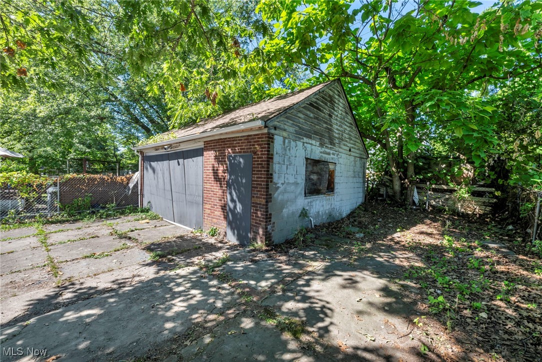 Photo 9 of 9 of 13901 Durkee Avenue house