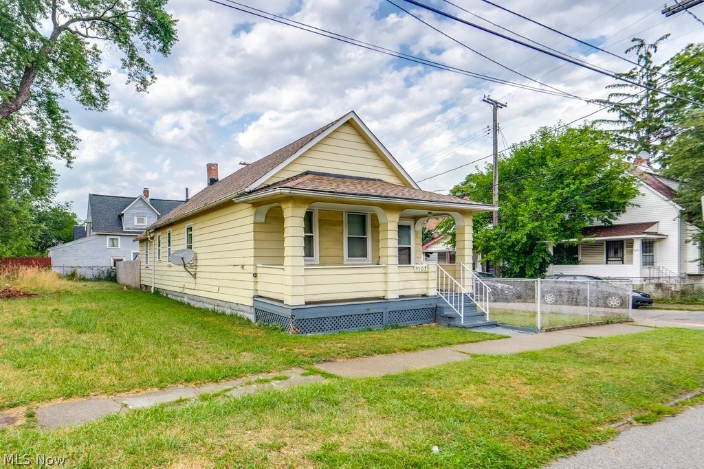 Photo 3 of 16 of 3502 Carlyle Avenue house