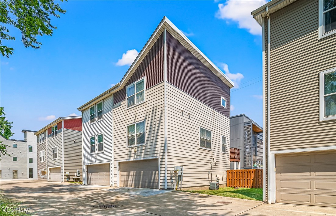 Photo 2 of 28 of 2514 Thurman Avenue townhome