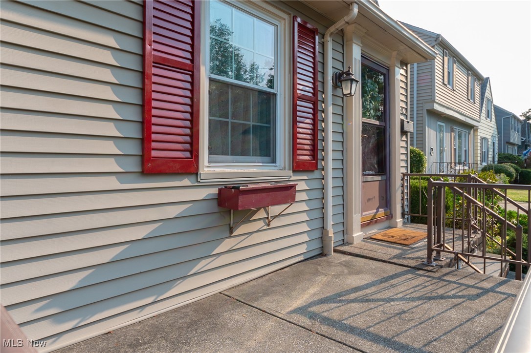 Photo 3 of 33 of 15020 Rosemary Avenue house