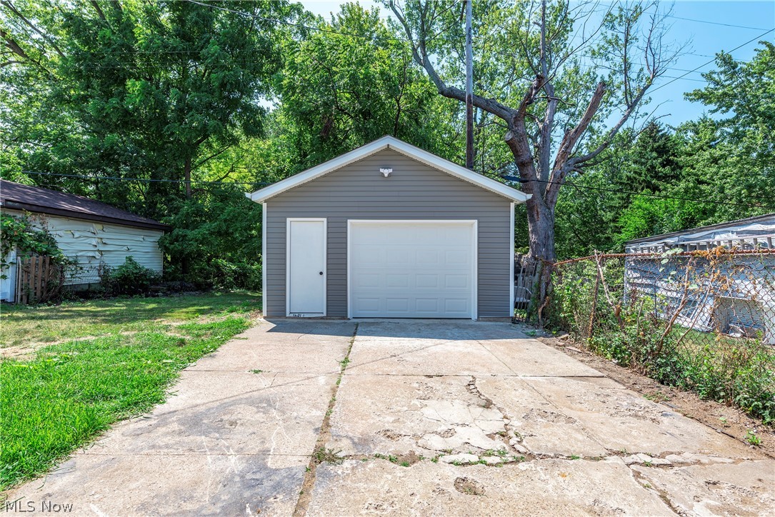 Photo 6 of 48 of 3762 W 128th Street house