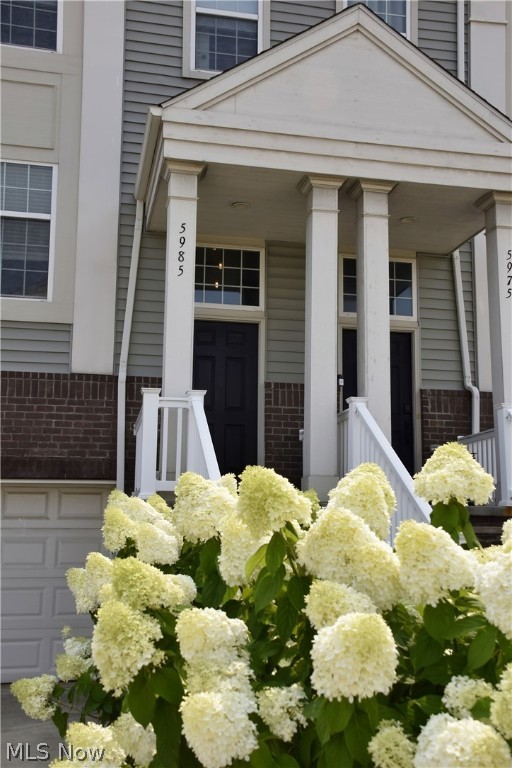 Photo 2 of 32 of 5985 N Pointe Drive townhome