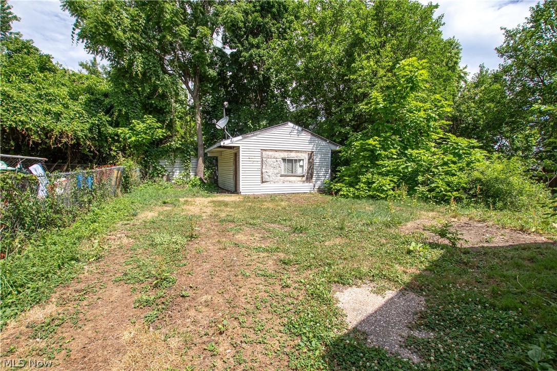 Photo 19 of 20 of 5743 Portage Avenue house