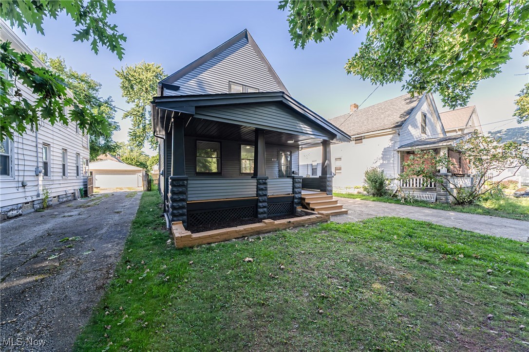 Photo 3 of 40 of 6111 Hosmer Avenue house