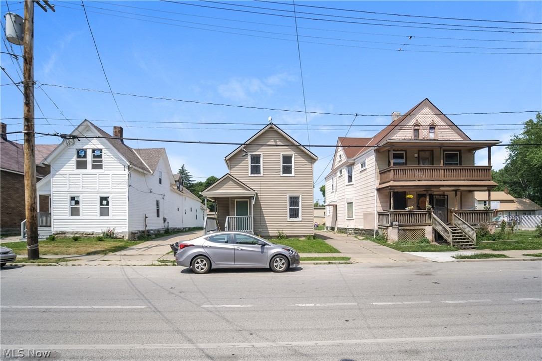 Photo 2 of 25 of 3178 W 41st Street house